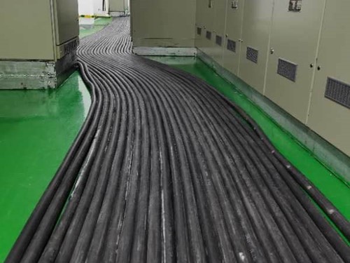 黄山如何根据理论计算公式计算温度对特定电压测量结果的影响？